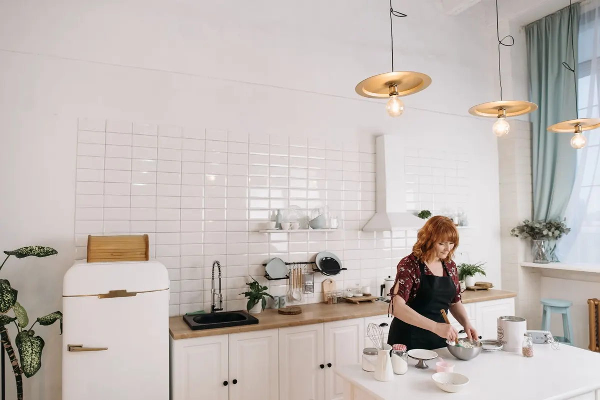 Common Mistakes When Hanging Pendant Lights Over a Kitchen Island